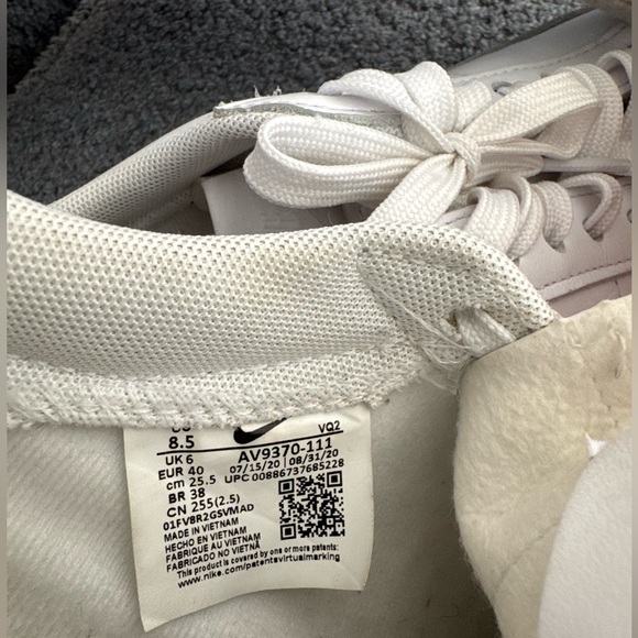 Nike Blazer Low LE "Triple White" sneaker - Picture 7 of 7